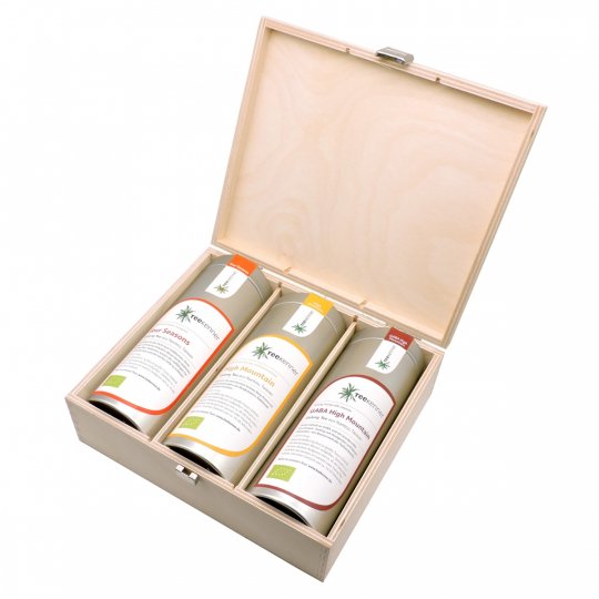 Drei Oolong Teesorten in der Holzkiste