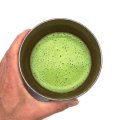 Braune japanische Matcha Schale mit Matcha Tee