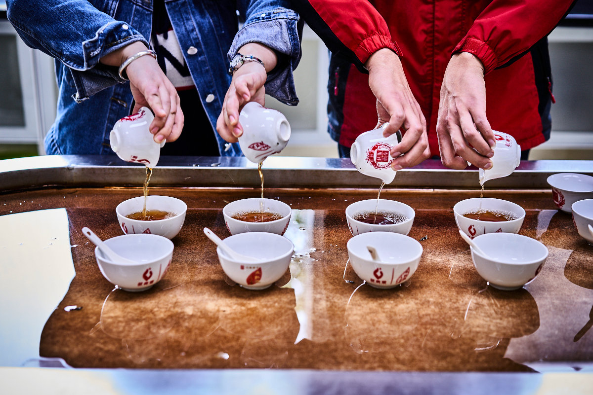 In Wuyishan werden die Yancha Tees im Gaiwan verkostet.