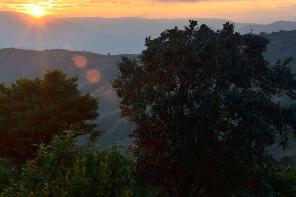 Sonntenuntergang im Dorf Bangwai in Yunnan
